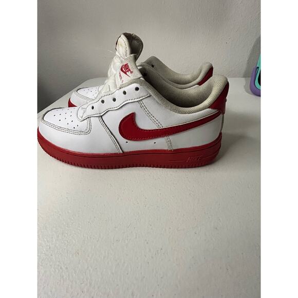 Kids Youth Air Force Ones Size 2y Red and White NO LACES NEEDS CLEANING - Picture 2 of 5
